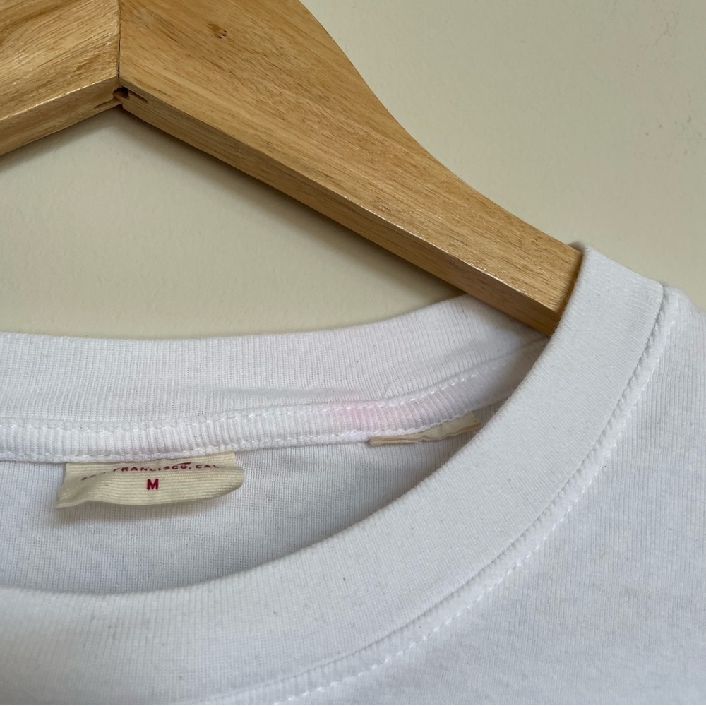 Levi’s Basic White Crew Neck - Picture 5 of 12